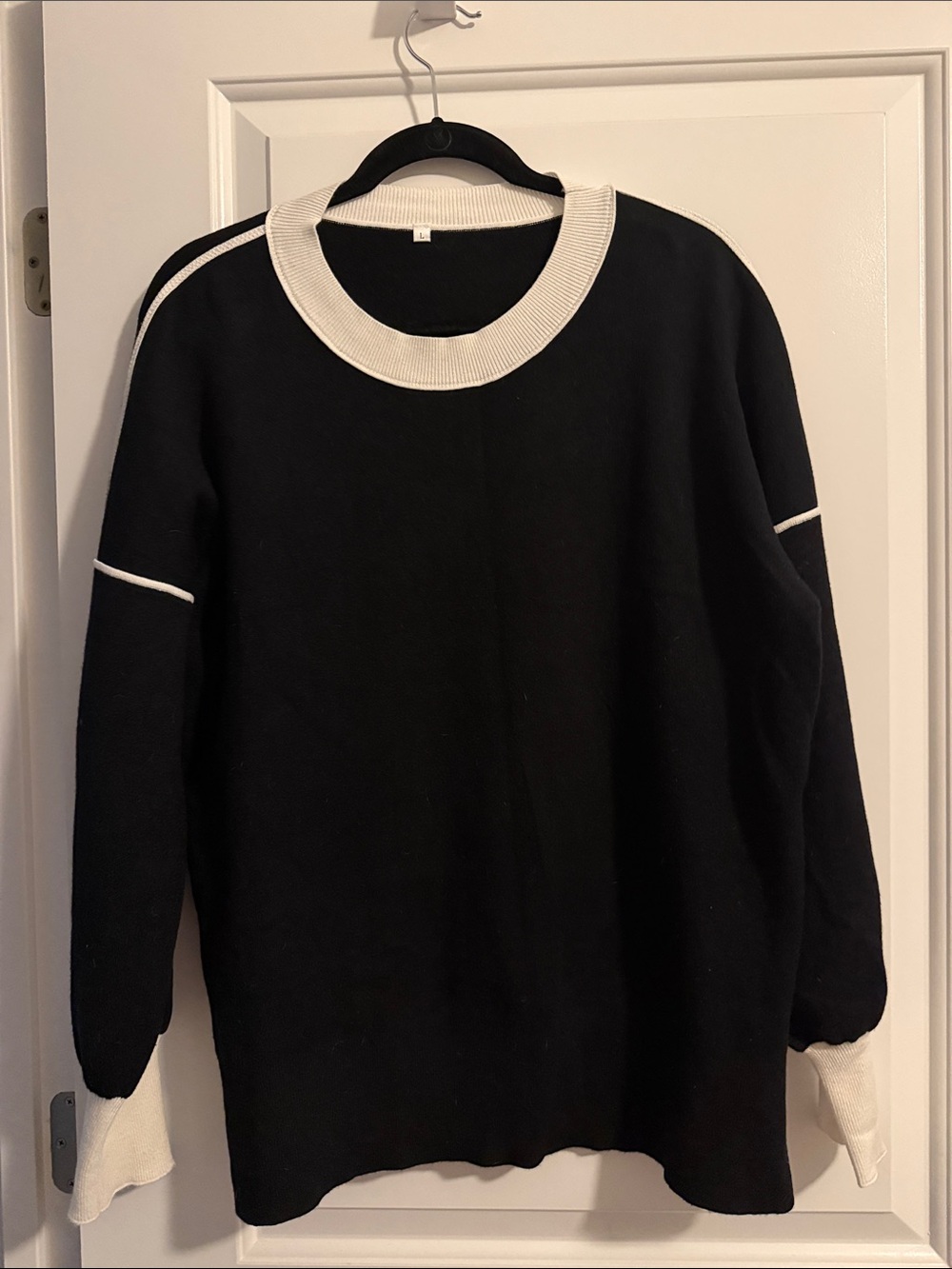 Women’s Black Pullover Sweater with Cream Trim – Classic Cozy Knit Top-size L